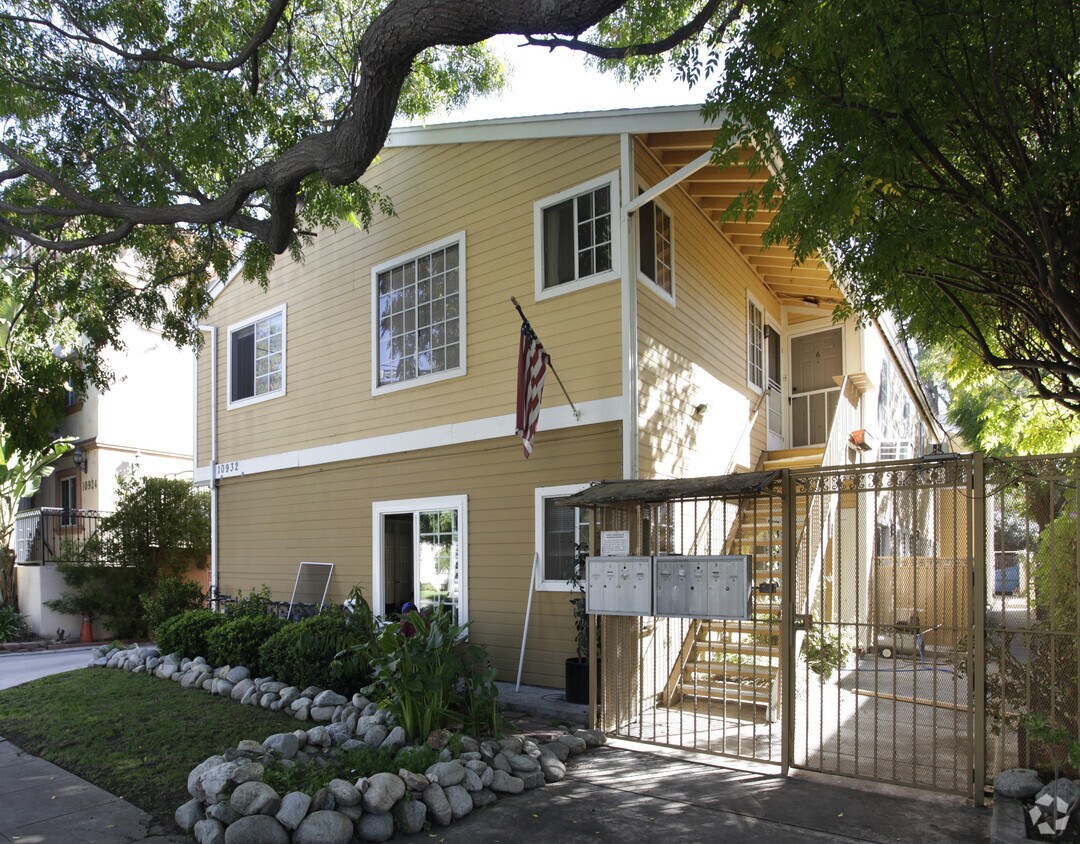 Foto del edificio - 10932 Bloomfield St