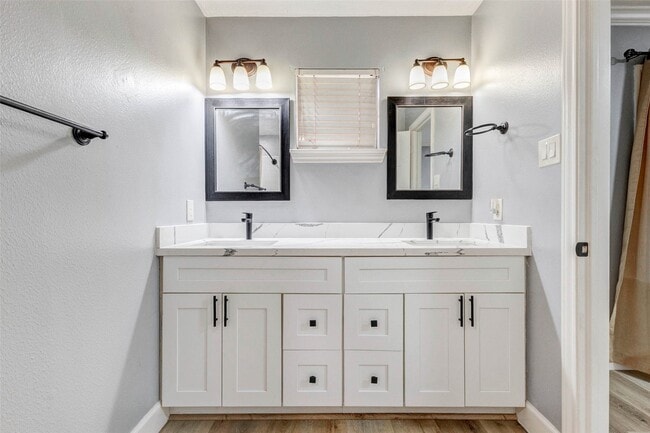 Building Photo - 611 Kenney St