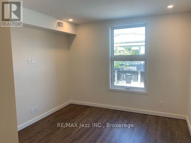 Photo du bâtiment - 16 Simcoe St S