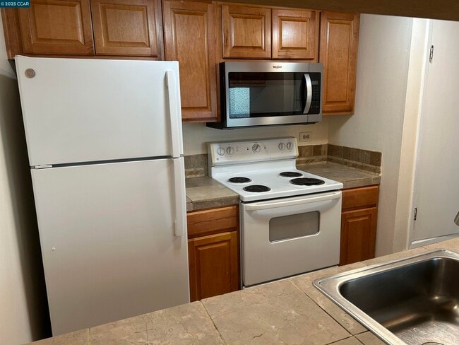 Foto del edificio - 5451 Roundtree Pl