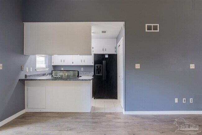 Foto del edificio - 6908 Weatherwood Pl
