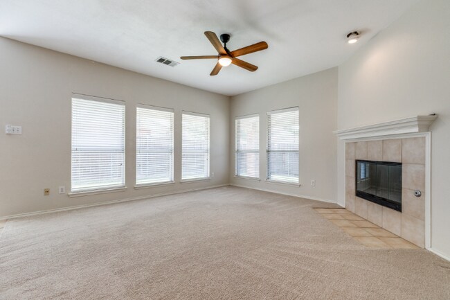 Foto del edificio - 11923 Stephenville Dr