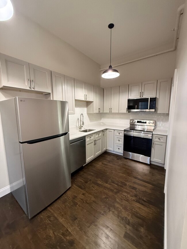 Building Photo - 37 Kirk St