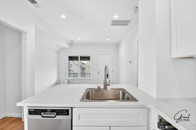 Foto del edificio - 3175-3177 Jacob - Grit and Grind Ventures LLC