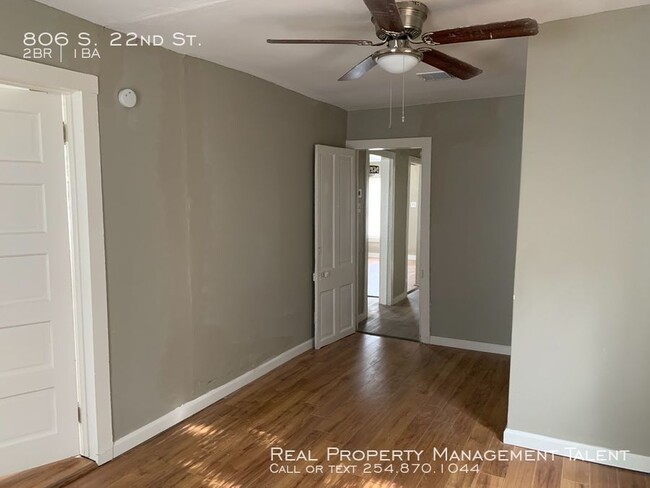 Building Photo - 806 S 22nd St