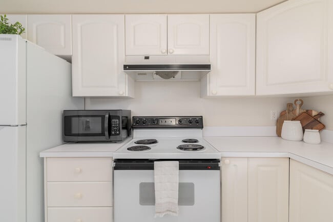 Building Photo - 2950 SE Ocean Blvd