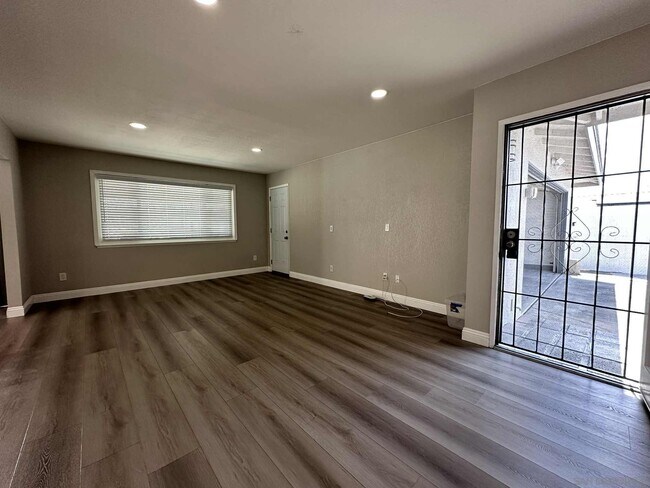 Building Photo - 819 Halecrest Dr