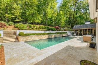 Building Photo - 1100 Kingston Dr NE