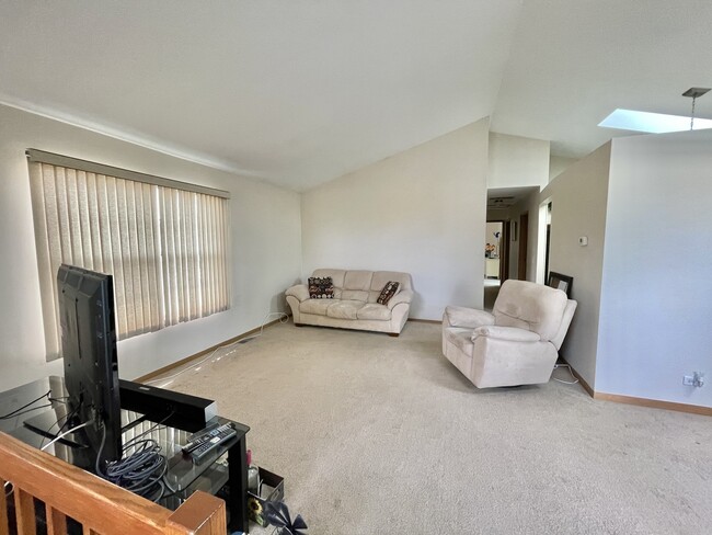 Building Photo - 614 Le Parc Cir