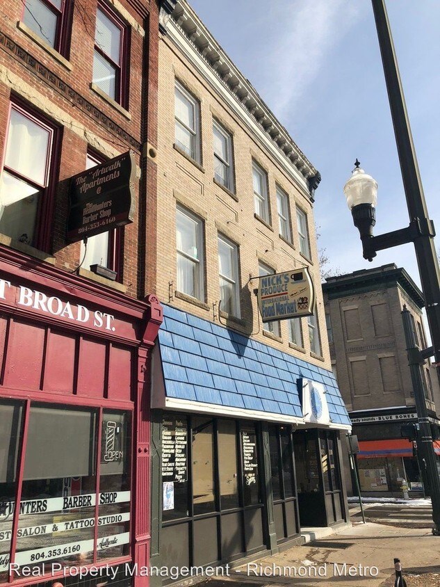 Primary Photo - 300 N Monroe St