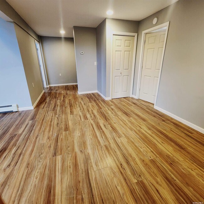 Foto del edificio - 488 Long Beach Rd