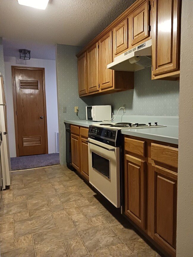 Kitchen - 303 N Kansas Ave