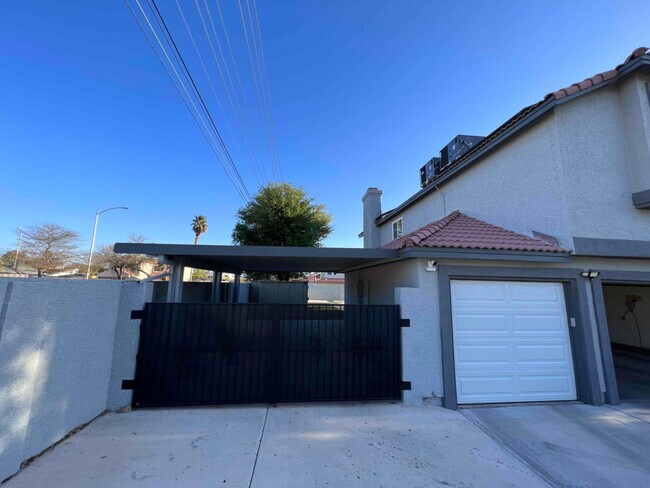 Building Photo - 1506 Champagne Cir