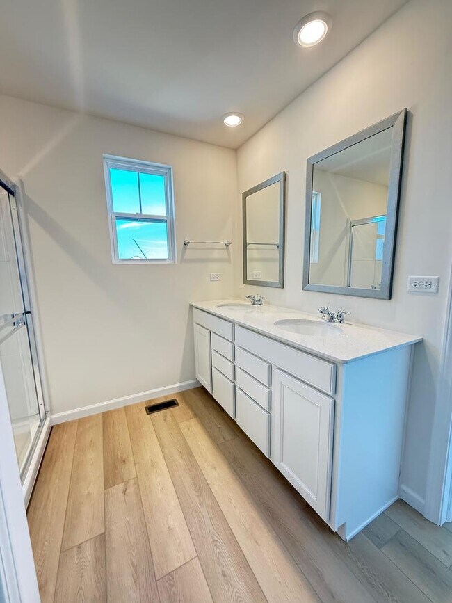 Foto del edificio - 660 Switchgrass Wy