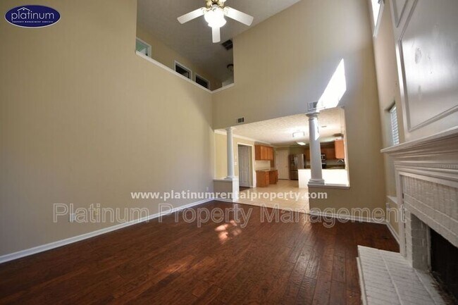 Building Photo - 1325 Holleybrooke Dr