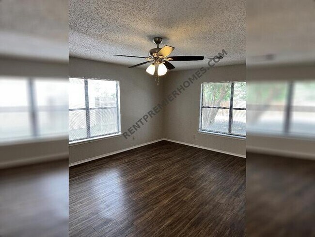 Foto del edificio - 6931 Waterfall Pass