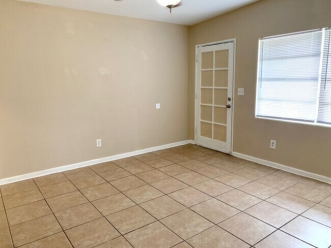 Foto del edificio - 3 Bedroom Home with NEW Paint, &amp; Updat...