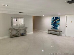 Building Photo - 1237 Hillsboro Mile