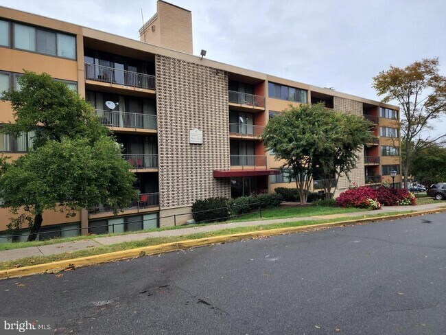 Building Photo - 4 S Van Dorn St