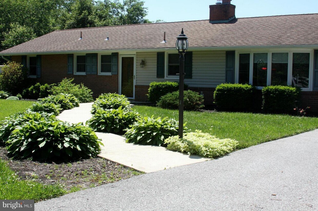Primary Photo - 11501 Daisy Ln