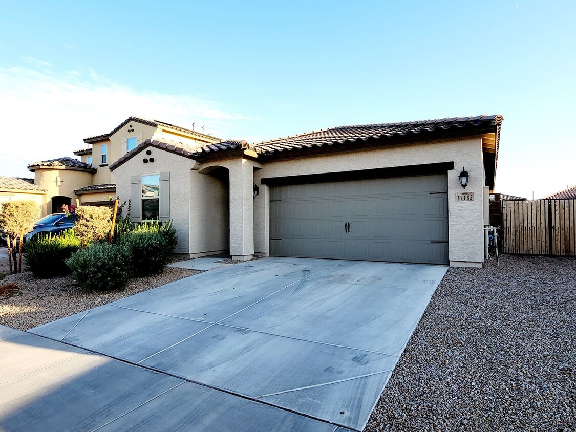 Primary Photo - 4 Bed, 3 Bath Crestwood In Goodyear!