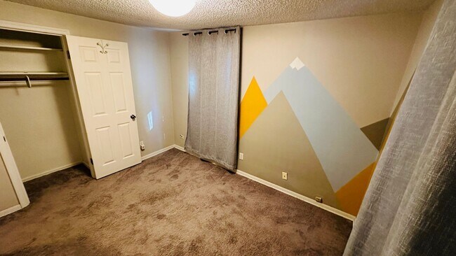 Building Photo - Cozy Midcentury Cottage with AC for Rent i...