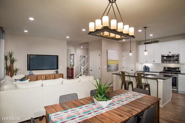 Foto del edificio - 4 br, 2.5 bath Townhome - 4374 South Nepal...