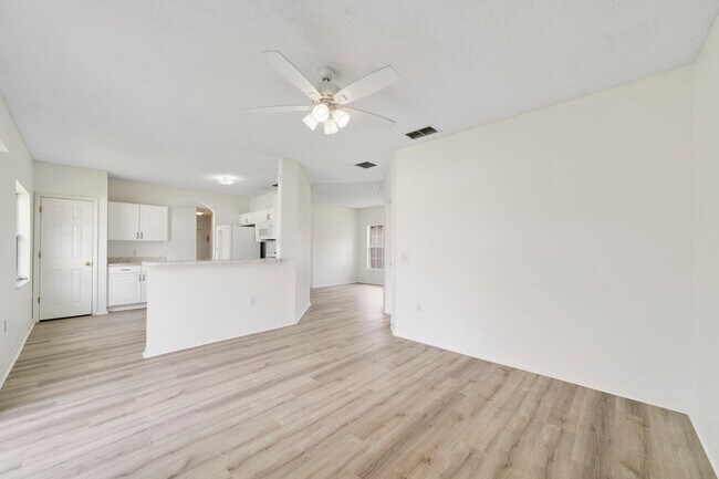 Building Photo - 566 Hummingbird Ct