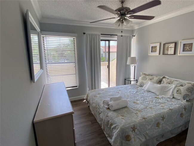 Building Photo - 2579 Cyprus Dr