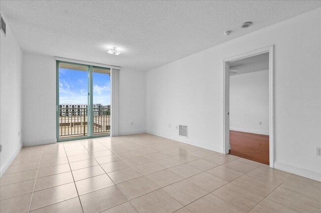 Building Photo - 610 Clematis St