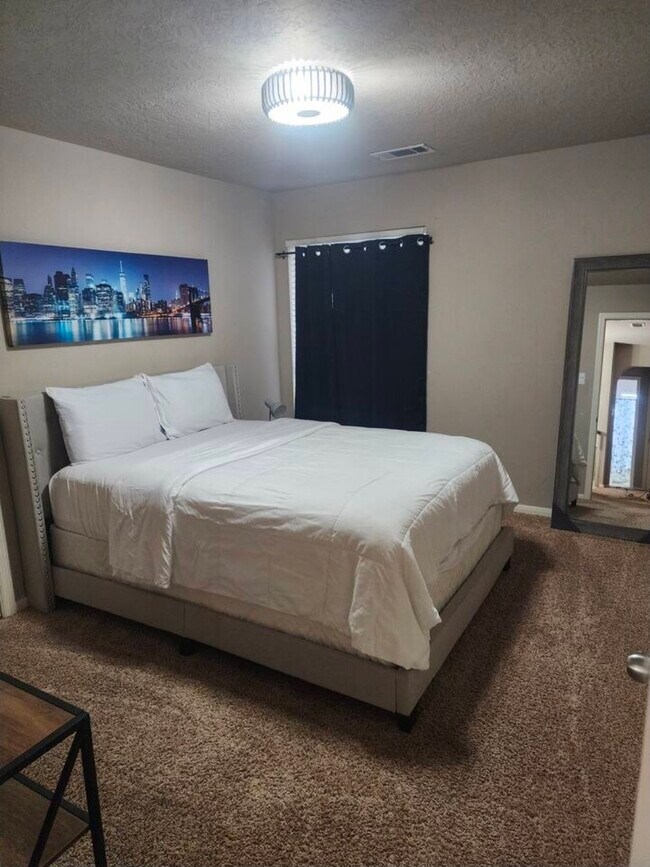Foto del edificio - 16303 Candlerock Ct