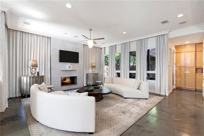 Foto del edificio - 5010 Finley Dr