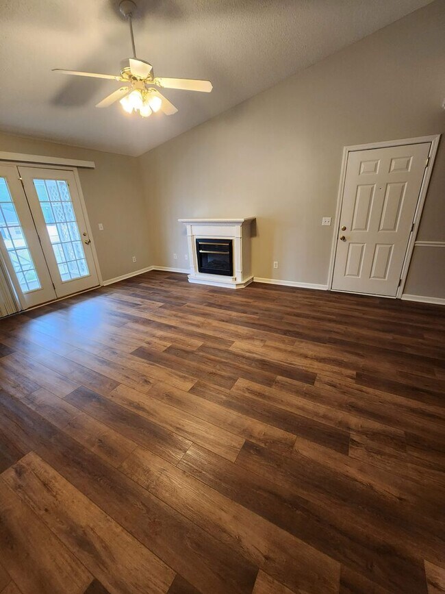 Building Photo - Oakdale Terrance Condo Water Front!!!