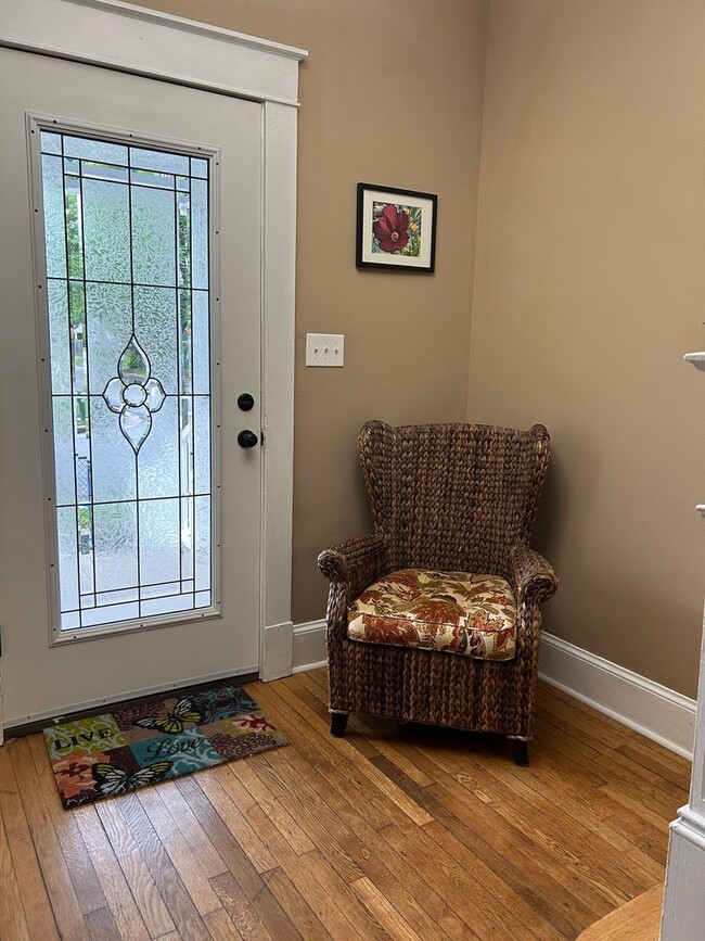 Building Photo - Furnished Short term fully renovated