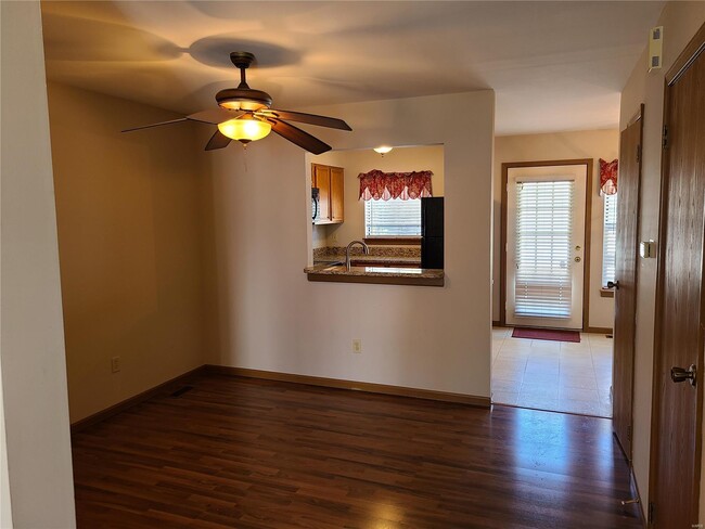 Building Photo - 16527 Carriage View Ct