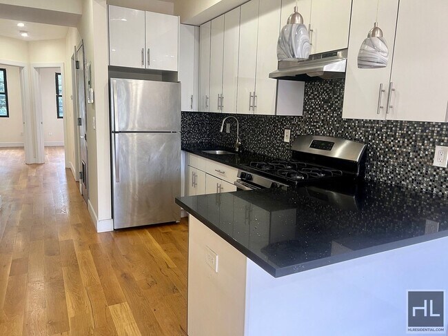 Building Photo - 3BR 2BA w/ Juliet Balcony On Bushwick/Ridg...