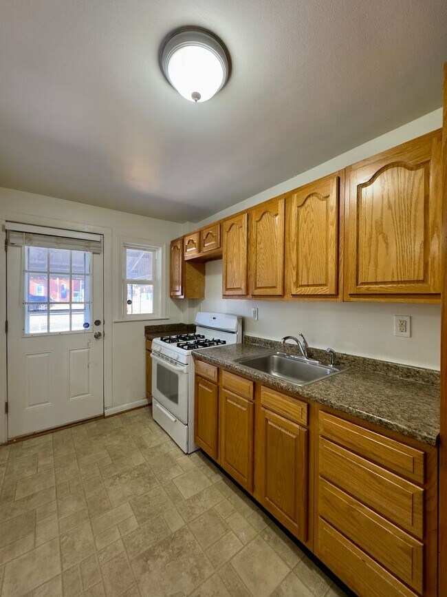 Foto del edificio - Charming 2 Bedroom/2 Bathroom Townhome in Greektown, MD!