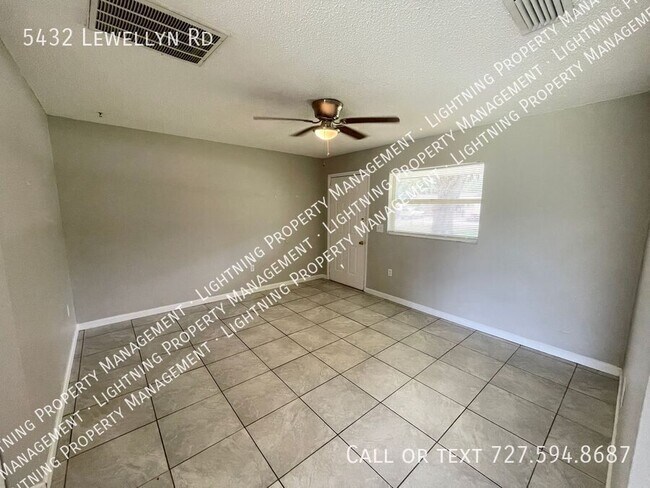Foto del edificio - 5432 Lewellyn Rd