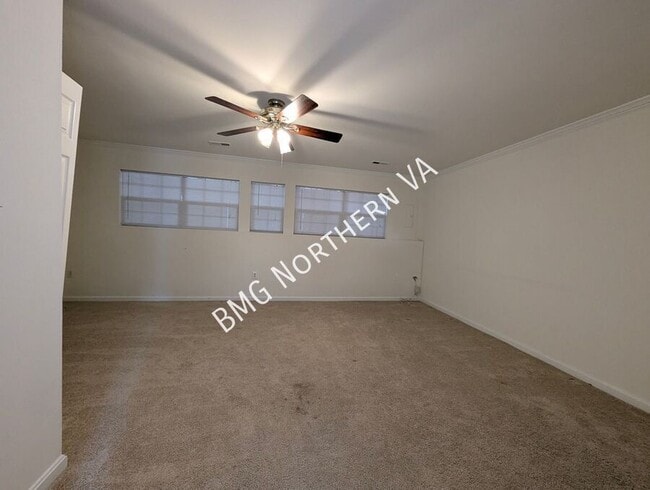 Building Photo - 10207 Magnolia Grove Dr