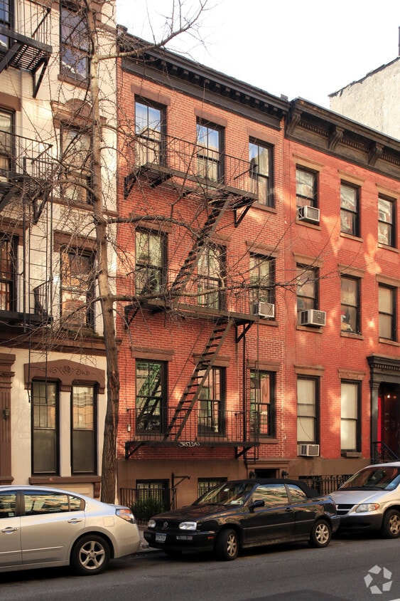 Primary Photo - 198 W Tenth St
