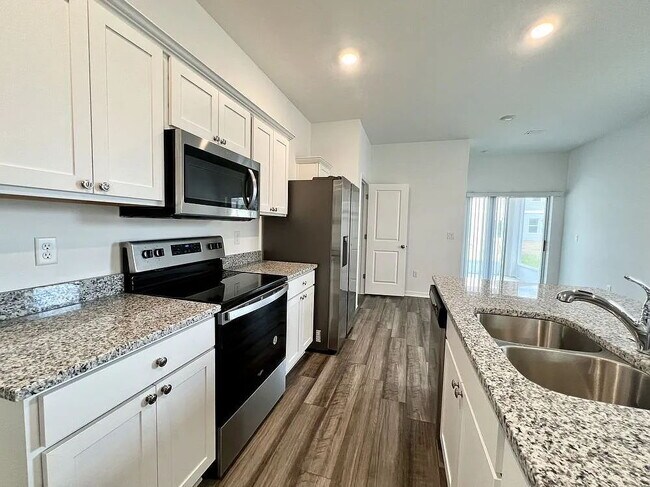 Building Photo - "Charming 3-Bed, 2-Bath Oasis in Zephyrhills – Your Perfect Retreat Awaits!"