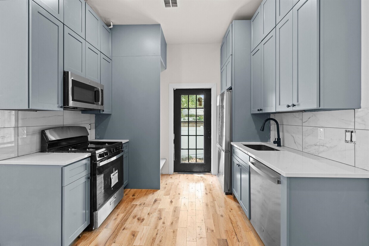 Foto principal - 241 Palisade Ave