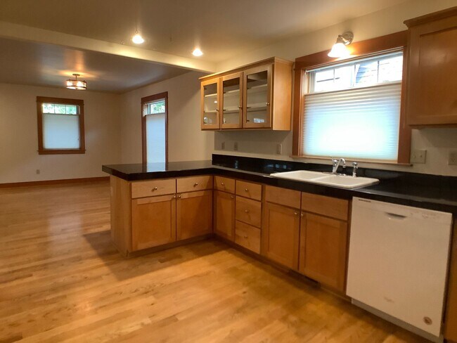 Foto del edificio - Three bed home with Den/Office in beautifu...