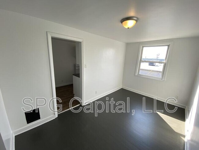 Foto del edificio - 2529 Derry St