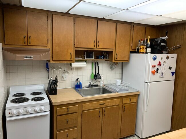 Building Photo - 476 Commonwealth Ave