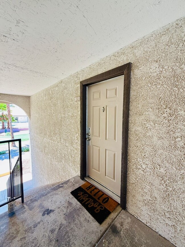 Building Photo - Fully Renovated 2-Bedroom Condo in Gated W...