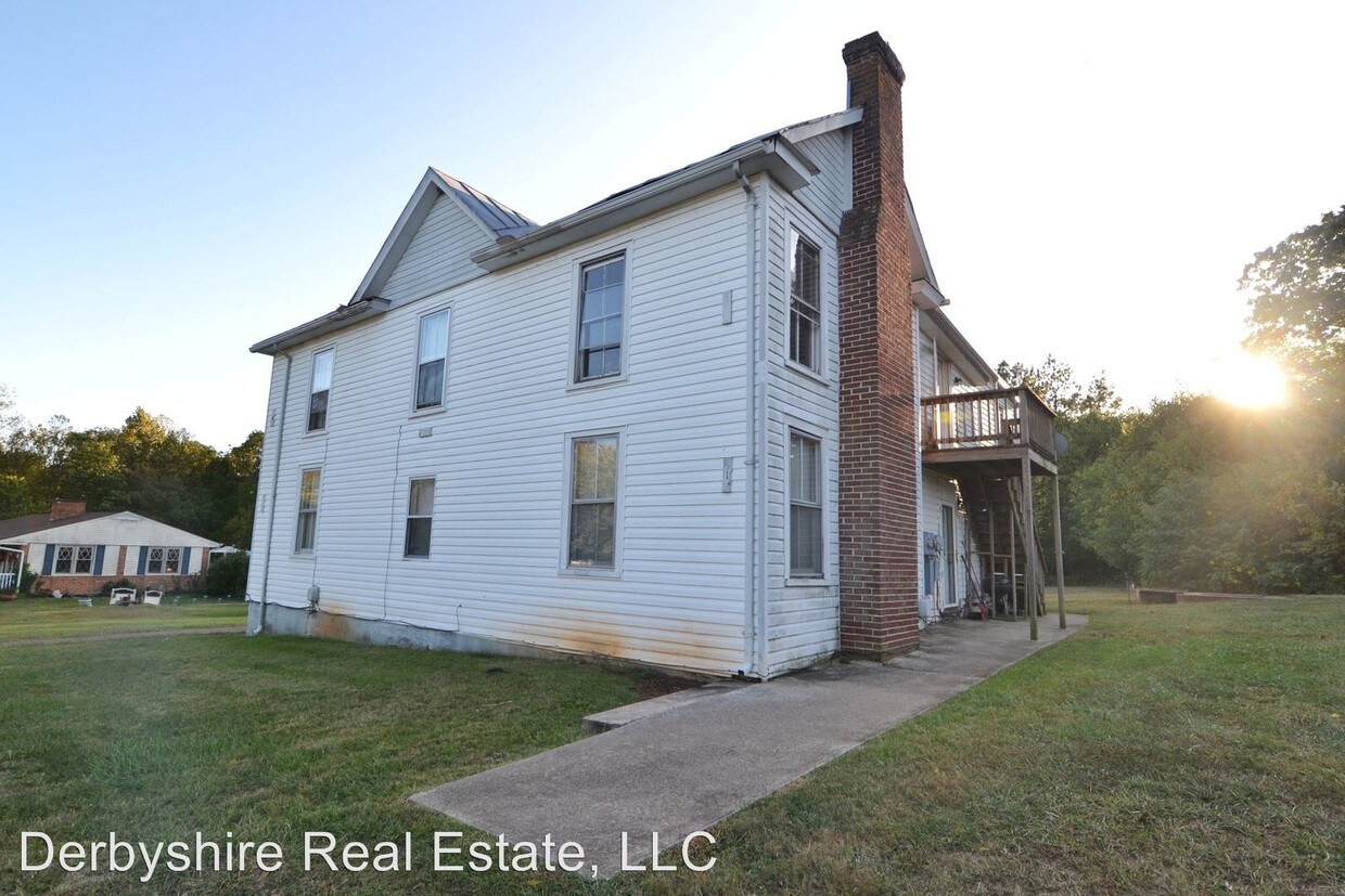 481 Midgett Farm Rd, Concord, VA 24538 Room for Rent in Concord, VA