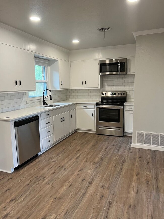 Building Photo - Just Reduced!