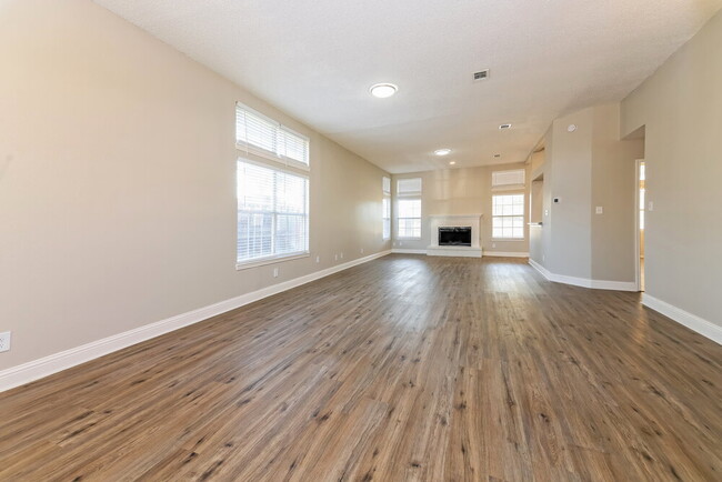 Building Photo - 4906 Clay Dr