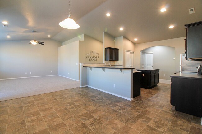 Building Photo - 4 Bedroom, 2 Bath Home in West Richland